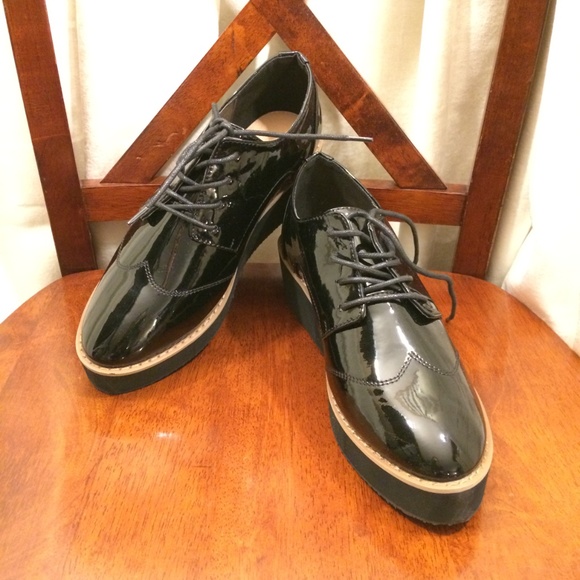 betani Shoes - size 6 **NEW** betani Black Patent shoes